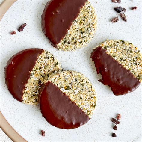 Kleine Erdnuss-Karamell-Bites mit Schokoladenüberzug