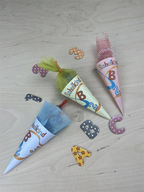 Kleine Schultüten als Geschenk