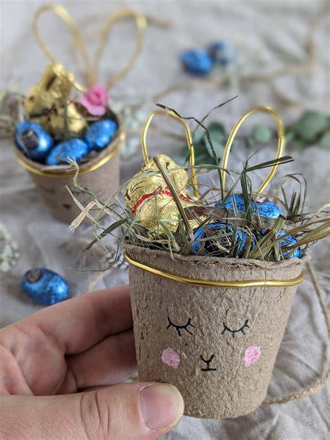 Kleine Spielsachen und Überraschungen im Osternest