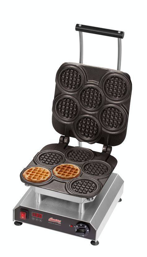 Kleine runde Kinderwaffeln im Waffeleisen