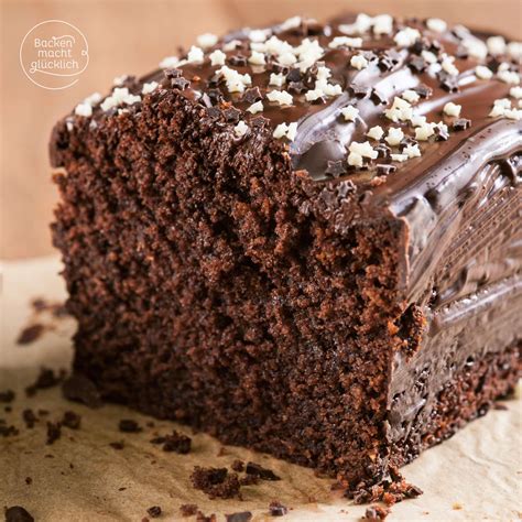 Kleiner Schokoladenkuchen im Herzformat mit Schoko-Guss