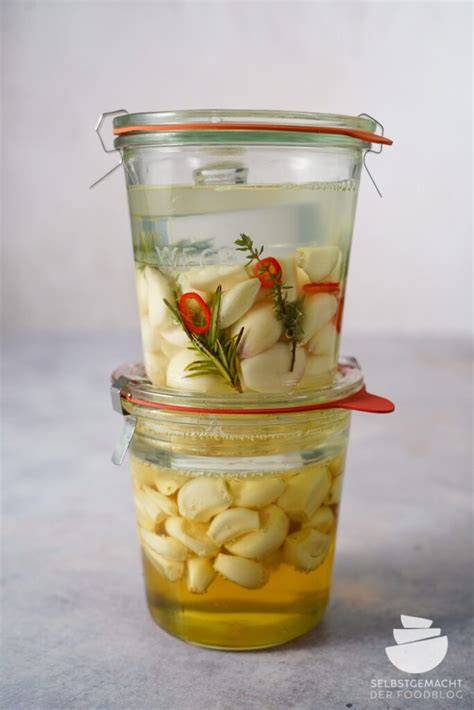 Knoblauchfermentation in Miso und Salzlake