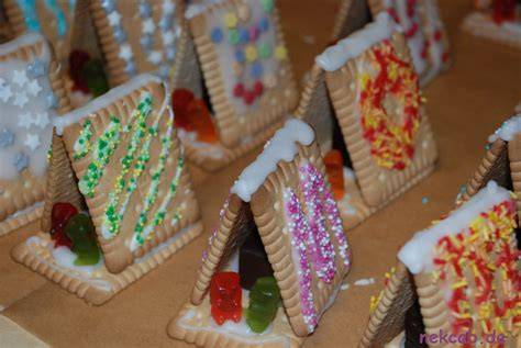 Knusperhaus Bau mit Kindern, Butterkekse und Zuckerguss