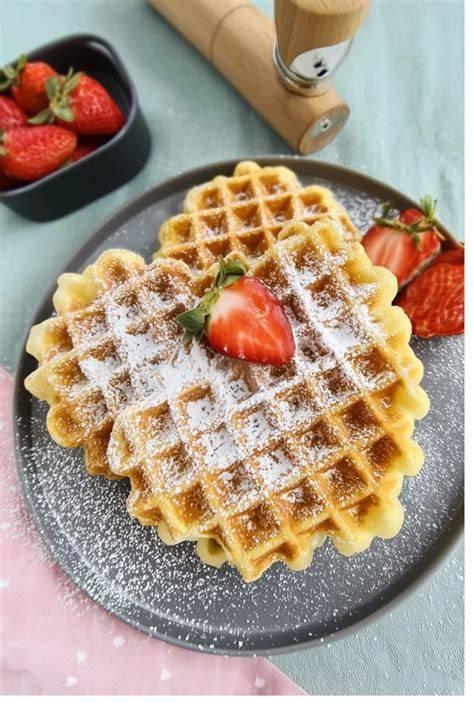 Knusprige Blätterteig-Waffeln frisch aus dem Waffeleisen