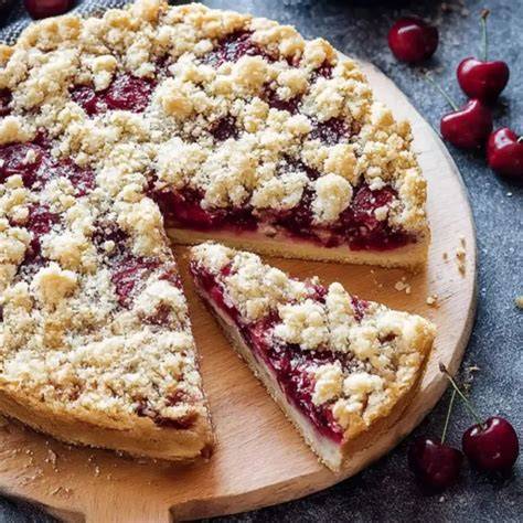 Knusprige Streusel auf dem Kirschkuchen