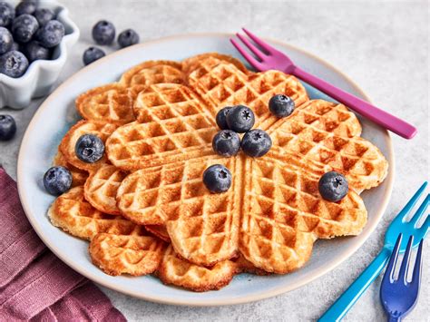 Knusprige Waffeln - appetitlich serviert ohne Zucker