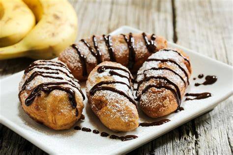Knusprige frittierte Bananen mit Schokosauce