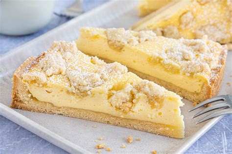 Kochen der Vanillepudding-Crème für Kuchen