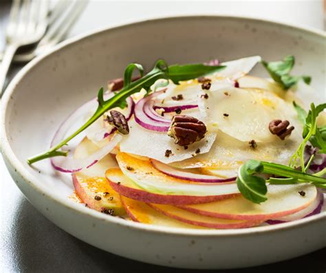 Kohlrabi-Apfel-Salat mit Honig-Senf-Dressing