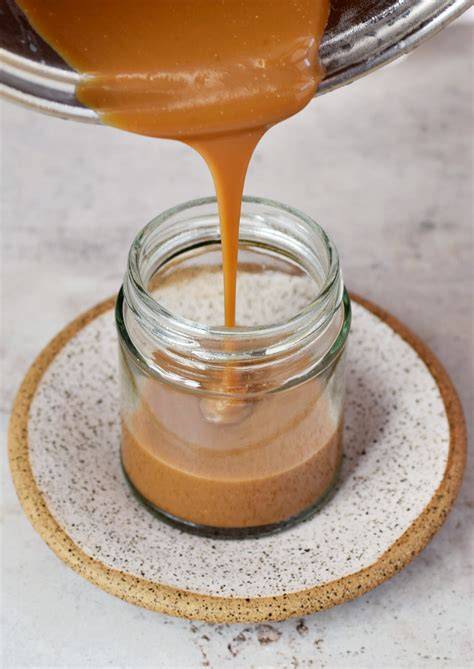 Kokos-Karamellsauce in Glas