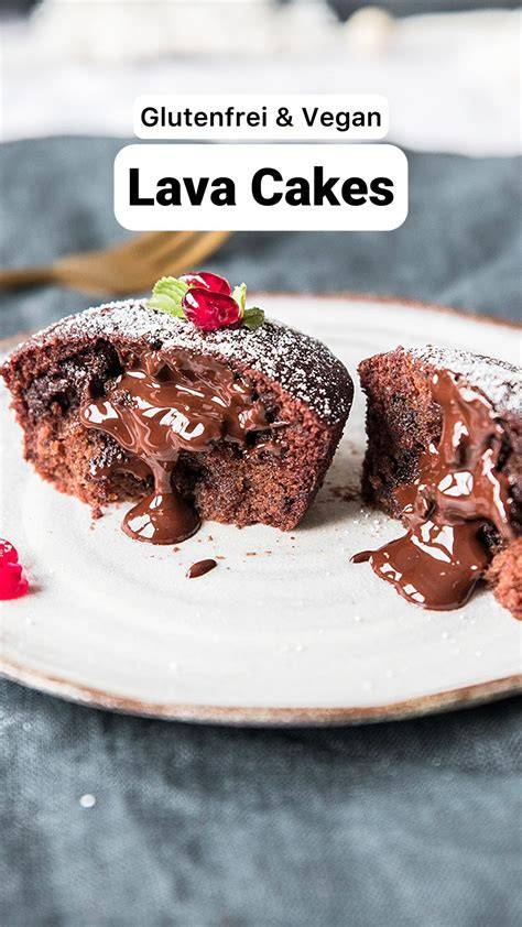Kokosnusssahne-Schichten und Kirschpudding bei einer veganen glutenfreien Torte