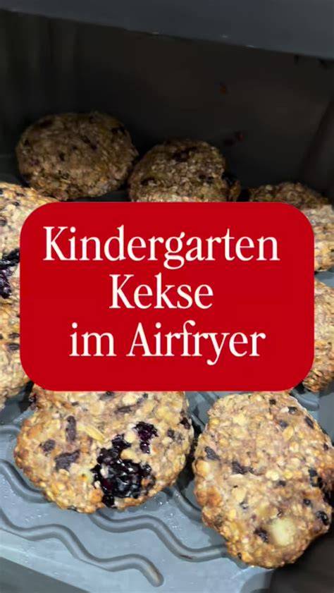 Kokosraspeln und gemahlene Mandeln in Schüssel
