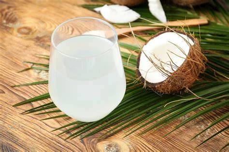 Kokoswasser als natürliches isotonisches Getränk