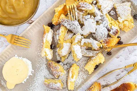 Kollage: Klassiker von Kindheit bis Gegenwart - Kaiserschmarrn bis Aprikosenparfait