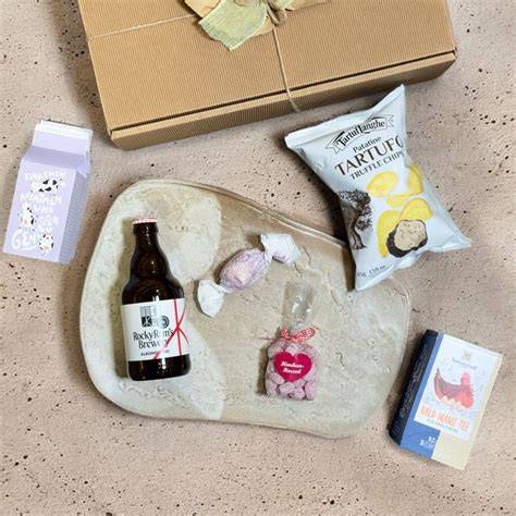 Kollegen-Geschenkbox mit Tee und Snacks