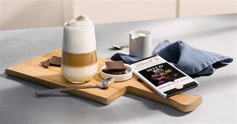 Kombination Lindt Haselnuss-Schokolade mit Kaffee