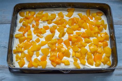 Kombination aus Quark, Obst und Streuseln: Genuss vom Blech