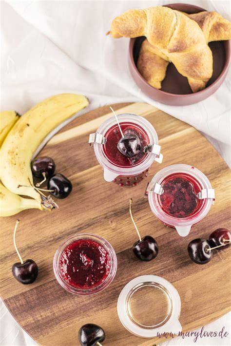 Kombination aus fruchtigen Sauerkirschen und cremigen Bananen