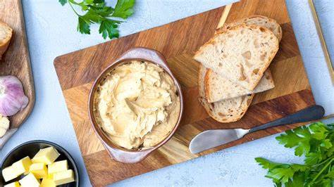 Kombinationen: Aufgeschlagene Karamell-Miso-Butter auf Gemüse, Brot, Fleisch