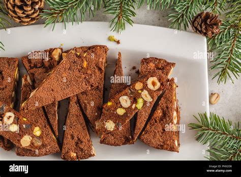 Kombinationen: Marzipan mit Früchten, Nüssen und Schokolade