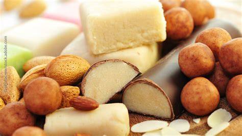 Kombinationsmöglichkeiten: Verschiedene Fruchtmarmeladen und Marzipan