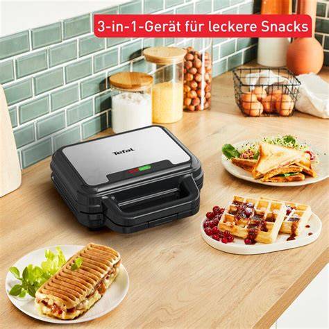 Kompakter Ultracompact Sandwichmaker hochkant verstaut im Küchenschrank
