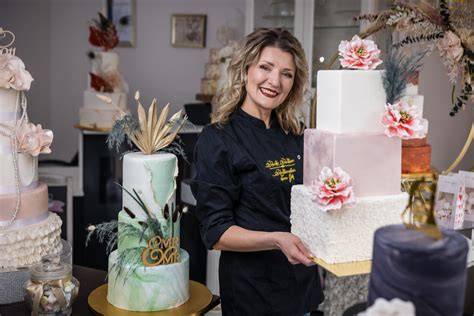 Konditorin präsentiert eine individuelle 3D Motivtorte