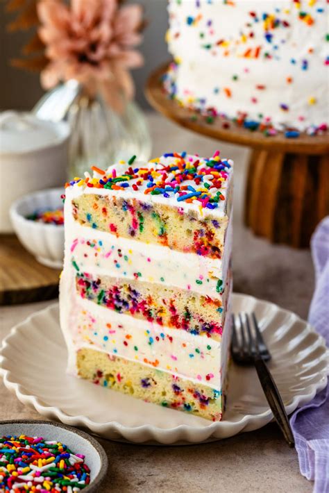 Konfetti-Funfetti-Drip-Cake
