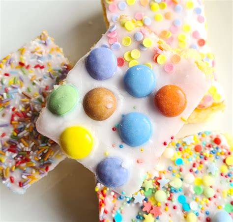 Konfetti-Kuchen mit bunten Streuseln