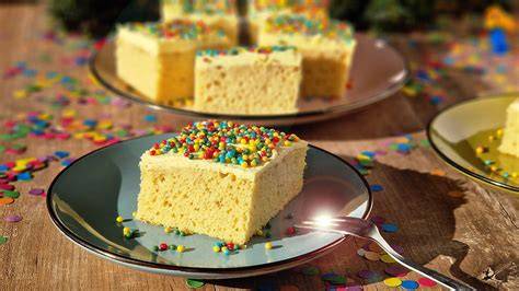 Konfetti-Kuchen mit bunten Zuckerstreuseln