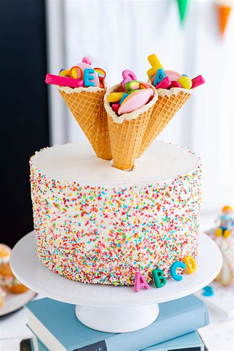 Konfetti-Torte mit CakeTopper