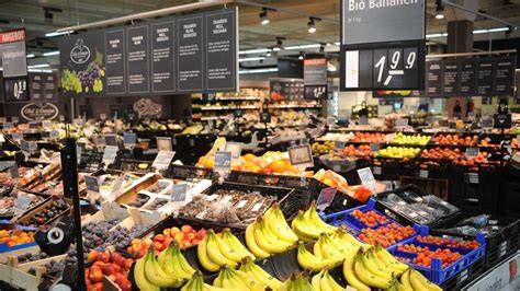 Konfitüren-Auswahl im Supermarkt