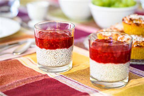 Konsistenzen von Pudding mit verschiedenen Pflanzenmilchsorten im Querschnitt