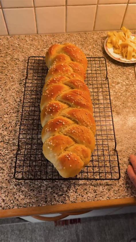 Kouglof-Hefeteig: Vorteig, Kneten, Formen, Mandeln in der Form