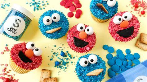 Krümelmonster Muffins mit blauer Streusel- und Kokosraspel-Dekoration