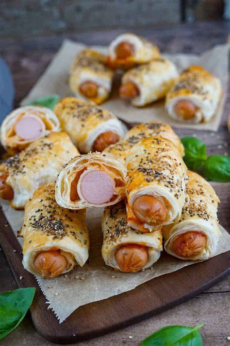 Kreative Croissant-Füllungen mit verschiedenen Würsten und Kräutern