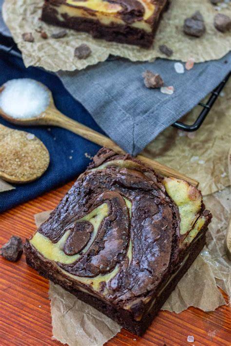 Kreative Käferbohnenprodukte wie Brownies und Schokotäfelchen