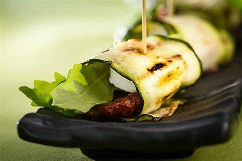 Kreative Serviervorschläge mit gegrillter Zucchini und Ziegenkäse