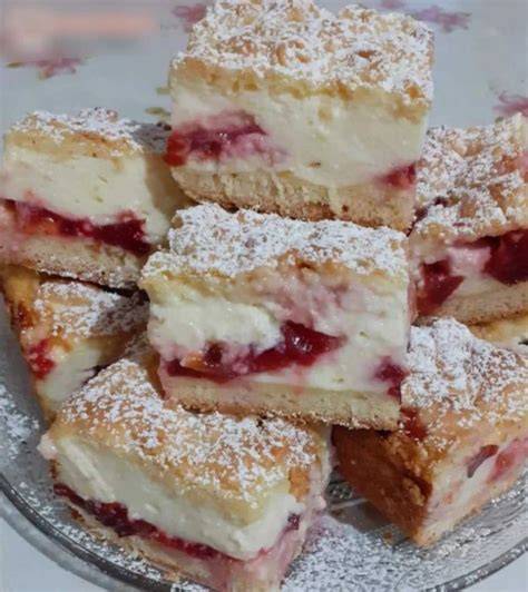 Kreative Varianten des Blechkuchens mit saurer Sahne