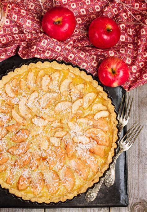 Kreisförmig belegte Apfelspalten, Mandelblättchen und goldbraune Kruste