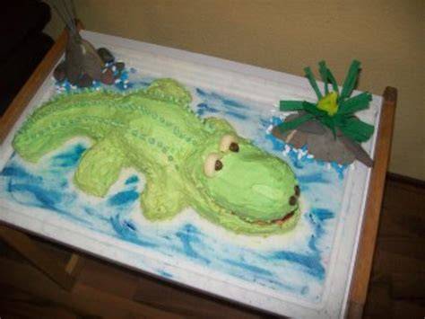 Krokodil-Kuchen mit grünem Fondant