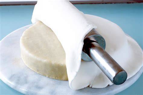 Kronen-Ausstecher-Set und Anwendung auf Fondant