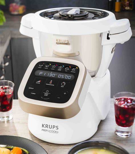 Krups Prep&Cook mit den Zutaten vor dem Gerät, Rührvorgang im Sichtfenster
