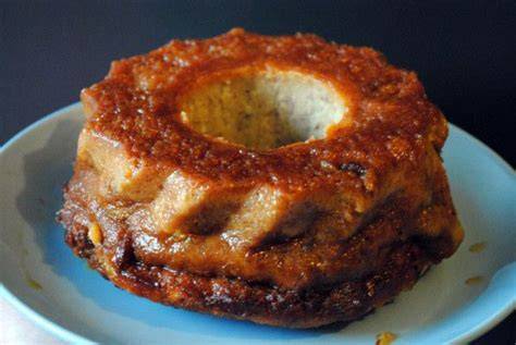 Kubanischer Pudin de Pan und türkischer Mokkakuchen mit Walnüssen