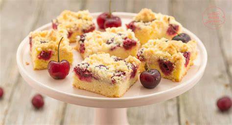 Kuchen auf dem Blech: Pudding-Kirschkuchen groß gebacken