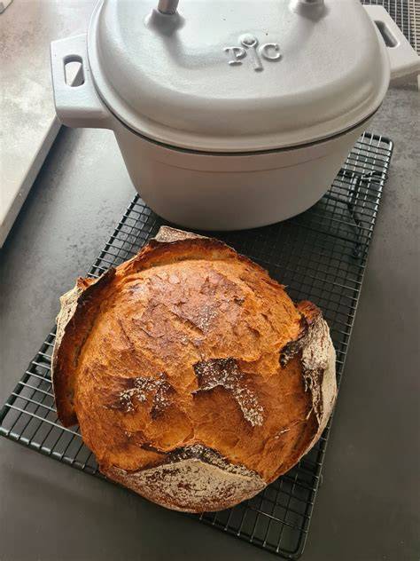 Kuchen backen im Topf auf dem Herd, verschiedene Methoden und Zutaten