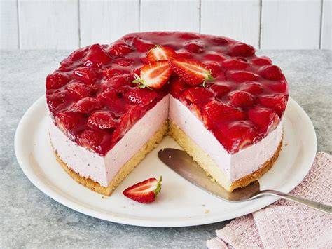 Kuchen mit Creme und Gelatine