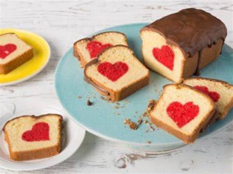 Kuchen mit Herzfüllung im Anschnitt