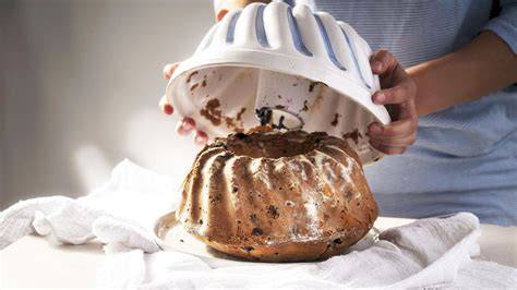 Kuchen mit Hitze- und Kälte-Trick aus der Form lösen