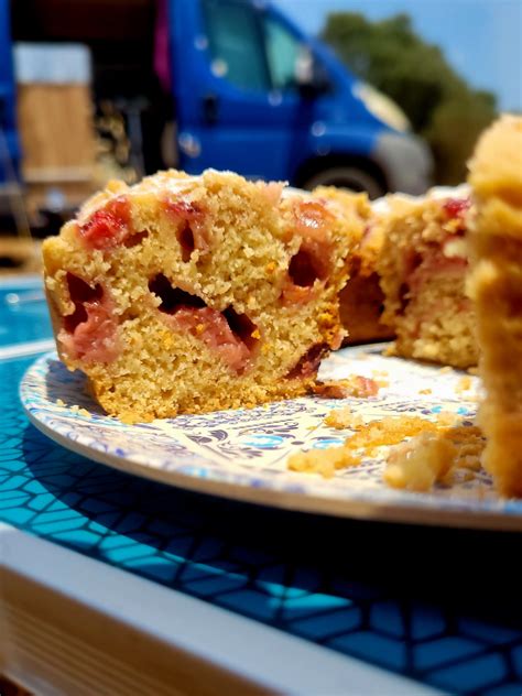 Kuchen mit Marmeladenswirl im Anschnitt
